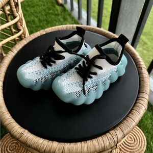 PatPat Blue Ombre Athletic Design Sneaker